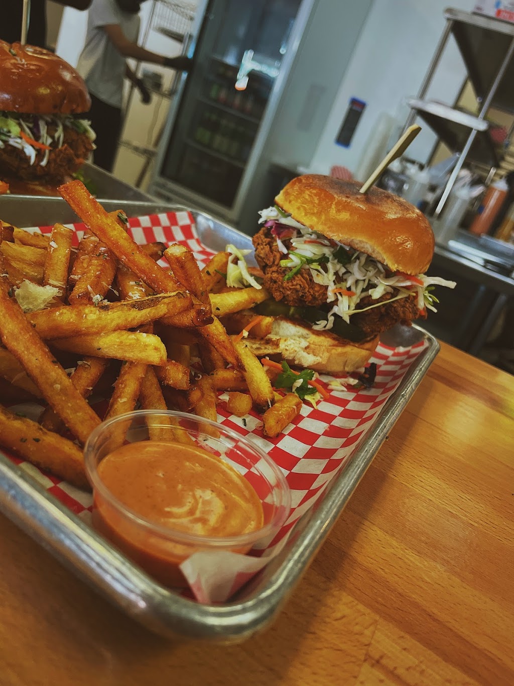 Franks burger place | restaurant | 11265 Triangle Ln, Silver Spring, MD 20902, USA | 3016863091 OR +1 301-686-3091