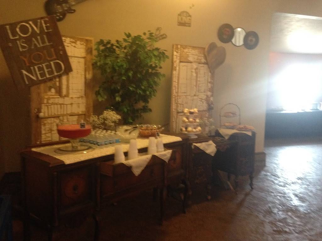 Buxtons Banquet Hall | restaurant | 191 Railroad St, Beckemeyer, IL 62219, USA | 6182278281 OR +1 618-227-8281