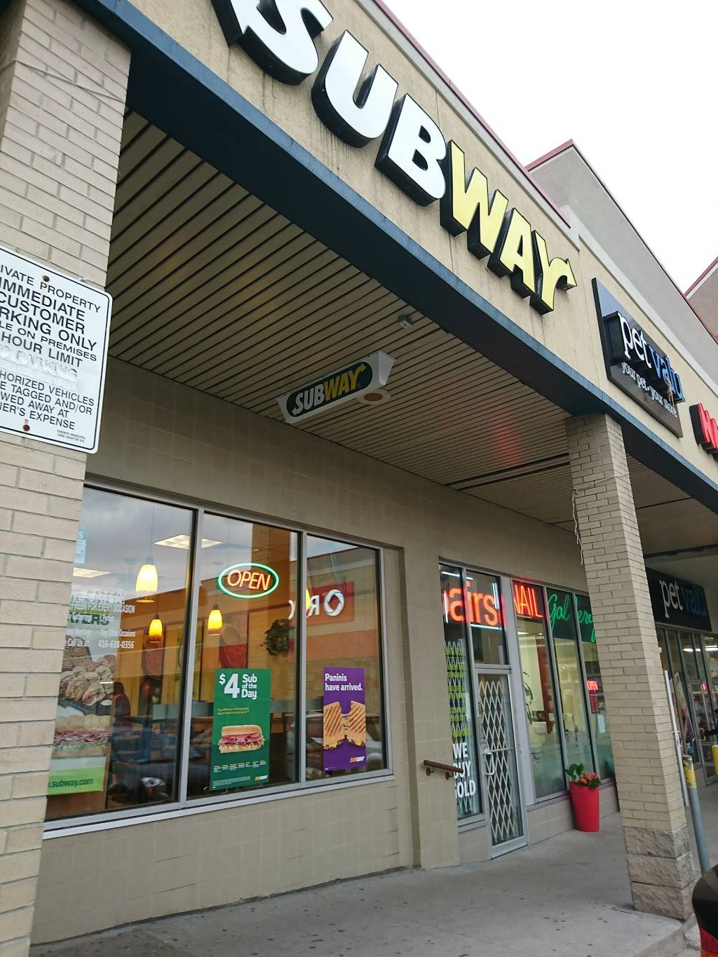 Subway | restaurant | Sheppard Plaza, 626A Sheppard Ave W, North York, ON M3H 2S1, Canada | 4166380356 OR +1 416-638-0356