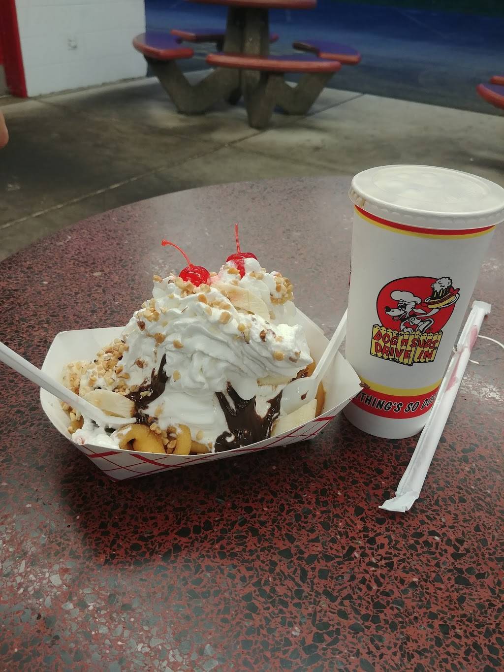 Richmond Dog N Suds | meal takeaway | 11015 US-12, Richmond, IL 60071, USA | 8156787011 OR +1 815-678-7011