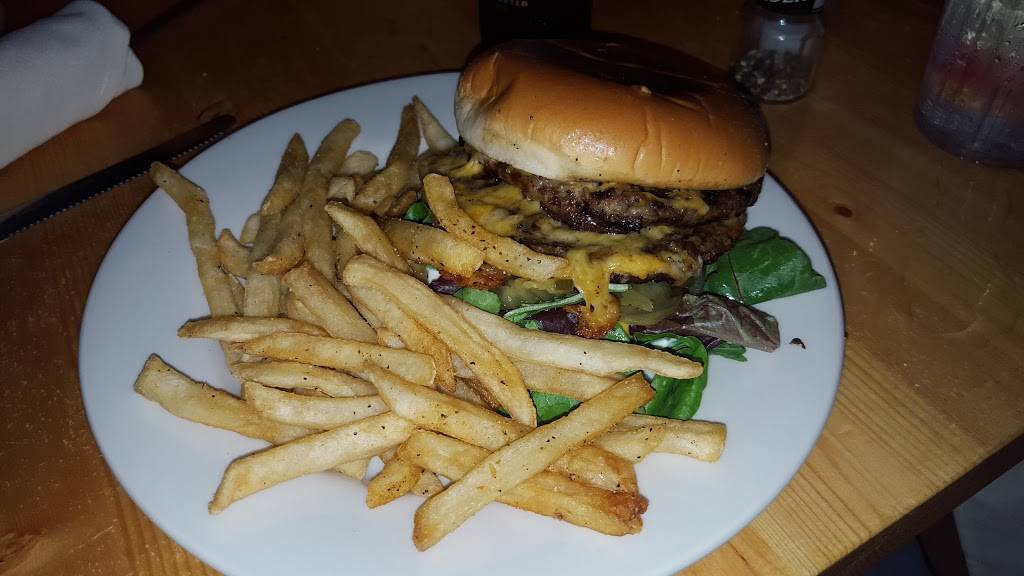 Beach & Station Street Grill | restaurant | 235 Beach Ave, Port Aransas, TX 78373, USA | 3617492303 OR +1 361-749-2303