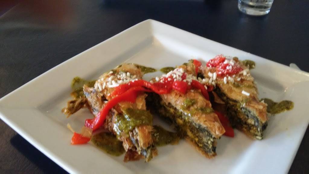 Ettas Greeklish Eatery | restaurant | 5975 Wyandotte St E, Windsor, ON N8S 1M9, Canada | 5199159329 OR +1 519-915-9329