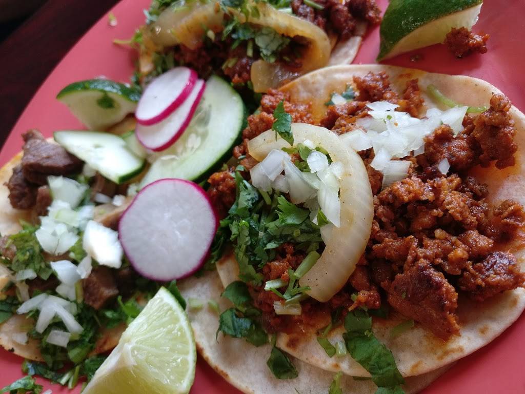 Tortas Y Tacos La Chiquita | restaurant | 2911 Columbia Pike, Arlington, VA 22204, USA | 5719702824 OR +1 571-970-2824