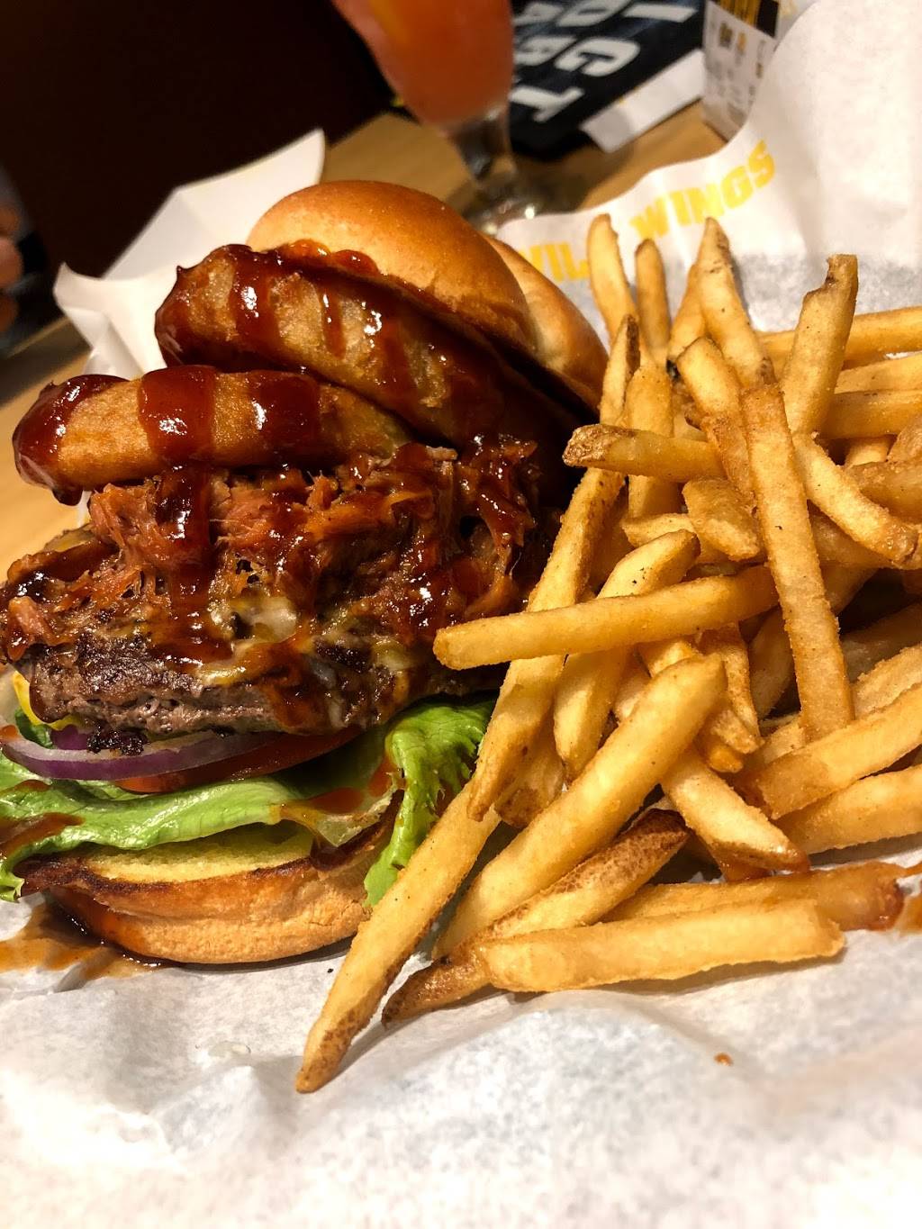 Buffalo Wild Wings | restaurant | 944 Elk Grove Town Center, Elk Grove Village, IL 60007, USA | 8476402327 OR +1 847-640-2327