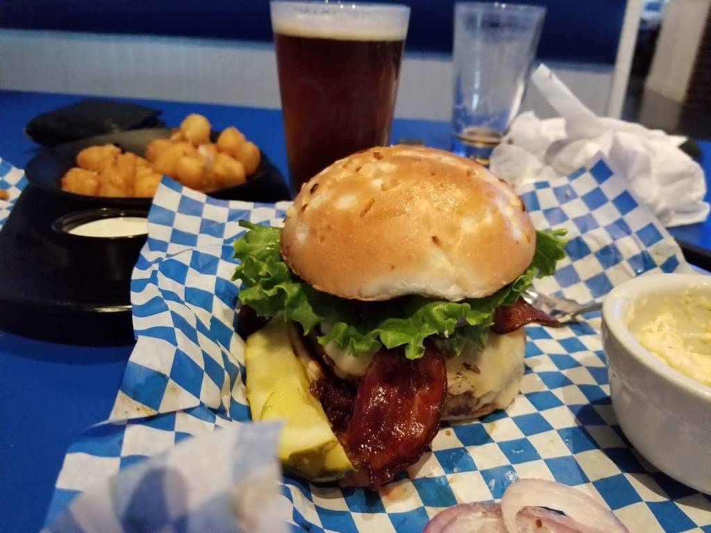 Point Burger Bar Pewaukee | restaurant | W229N1400 Westwood Dr, Waukesha, WI 53186, USA | 2629559192 OR +1 262-955-9192