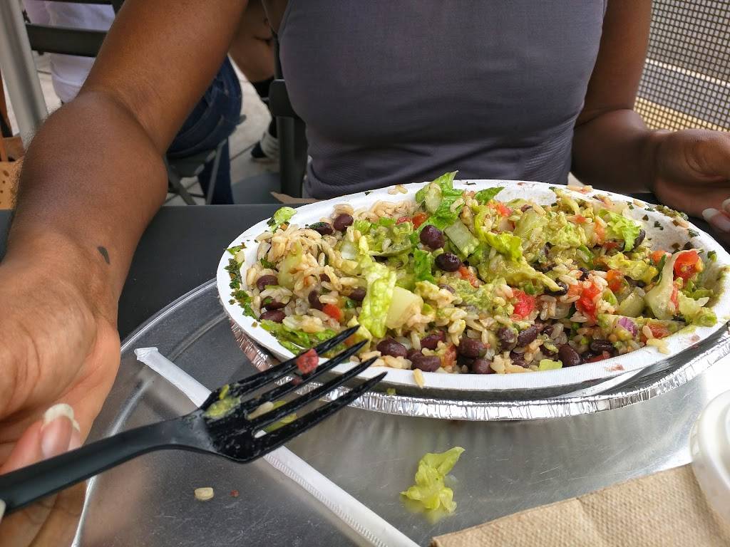 Chipotle Mexican Grill | restaurant | 13042 Fair Lakes Shopping Center, Fairfax, VA 22033, USA | 7032221117 OR +1 703-222-1117