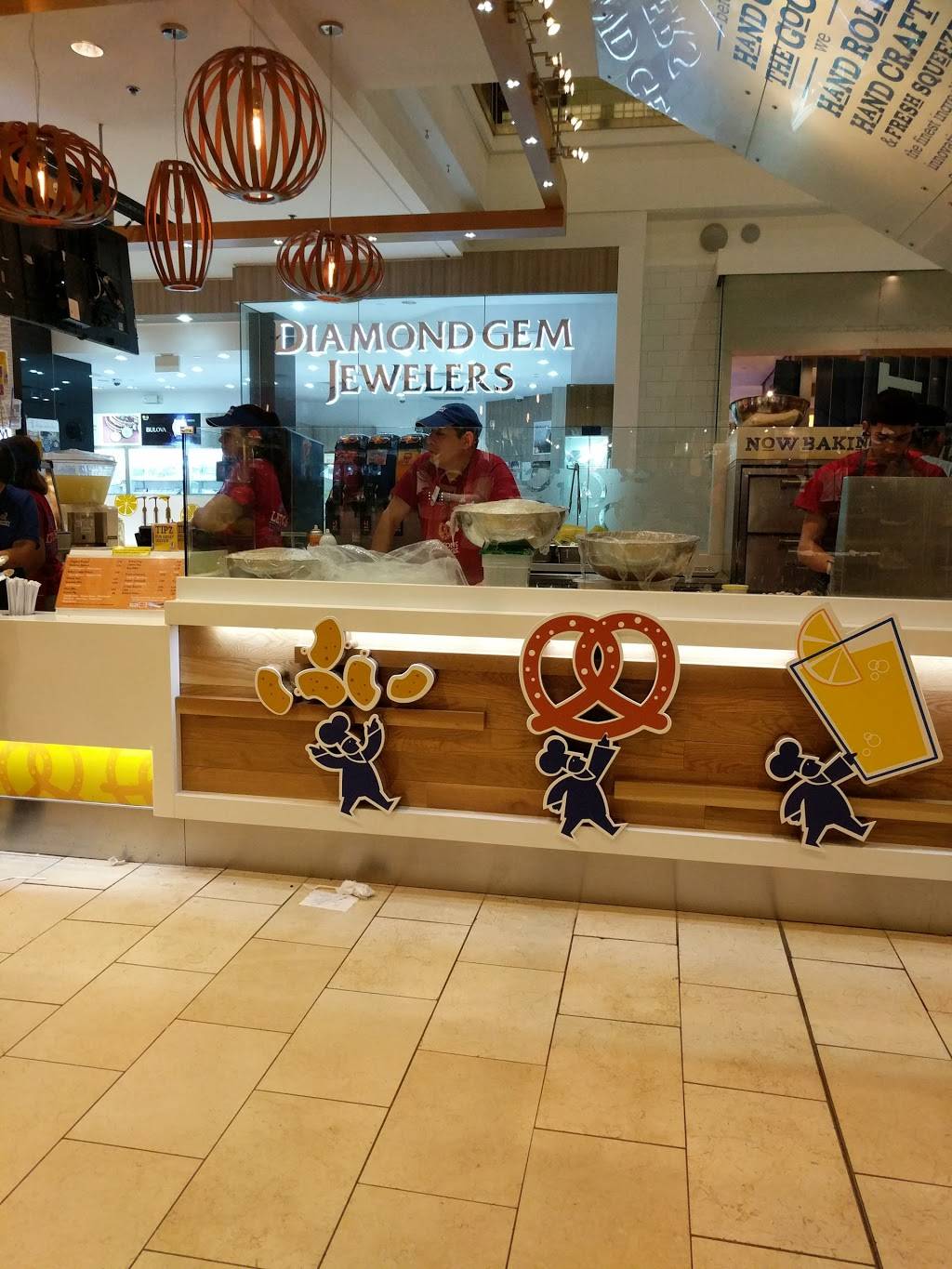 Wetzels Pretzels | restaurant | 1 Garden State Plaza Blvd #9240, Paramus, NJ 07652, USA | 2018430768 OR +1 201-843-0768