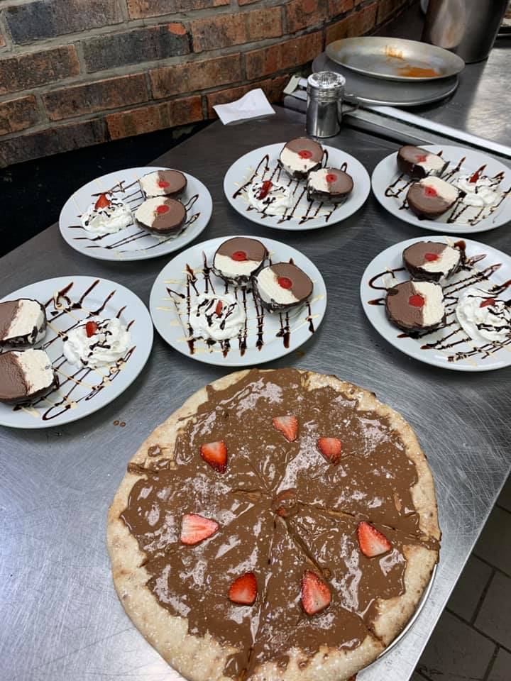 Michelinas Apizza and Ristorante | restaurant | 858 State St, New Haven, CT 06511, USA | 4756552141 OR +1 475-655-2141