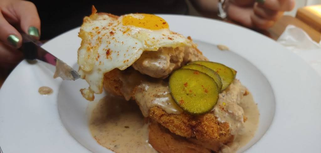 Muddy Waters Oyster Bar | restaurant | 130 S Highland Ave, Pittsburgh, PA 15206, USA | 4123610555 OR +1 412-361-0555