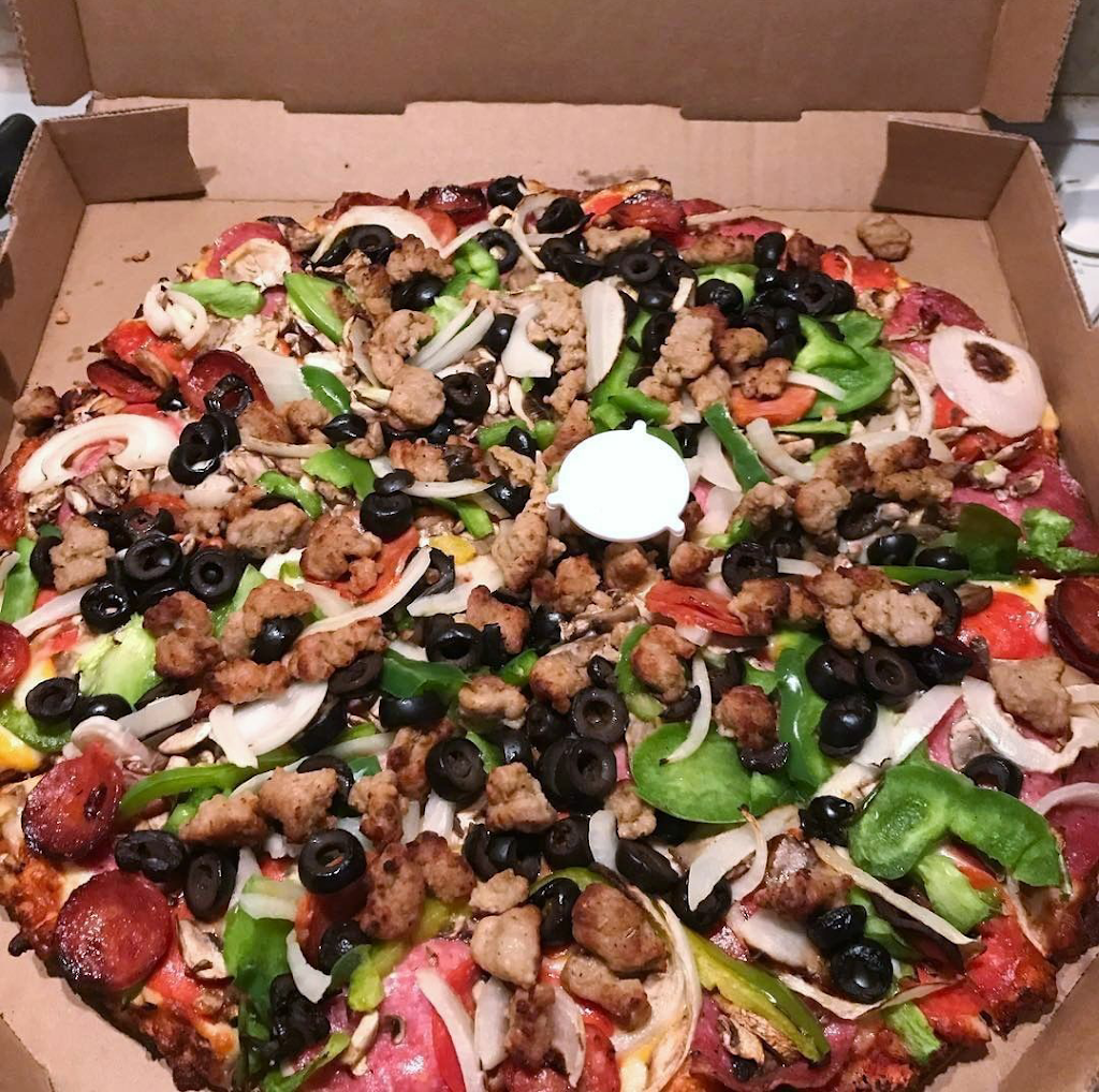 Round Table Pizza | meal delivery | 4098 East Ave, Livermore, CA 94550, USA | 9254432700 OR +1 925-443-2700