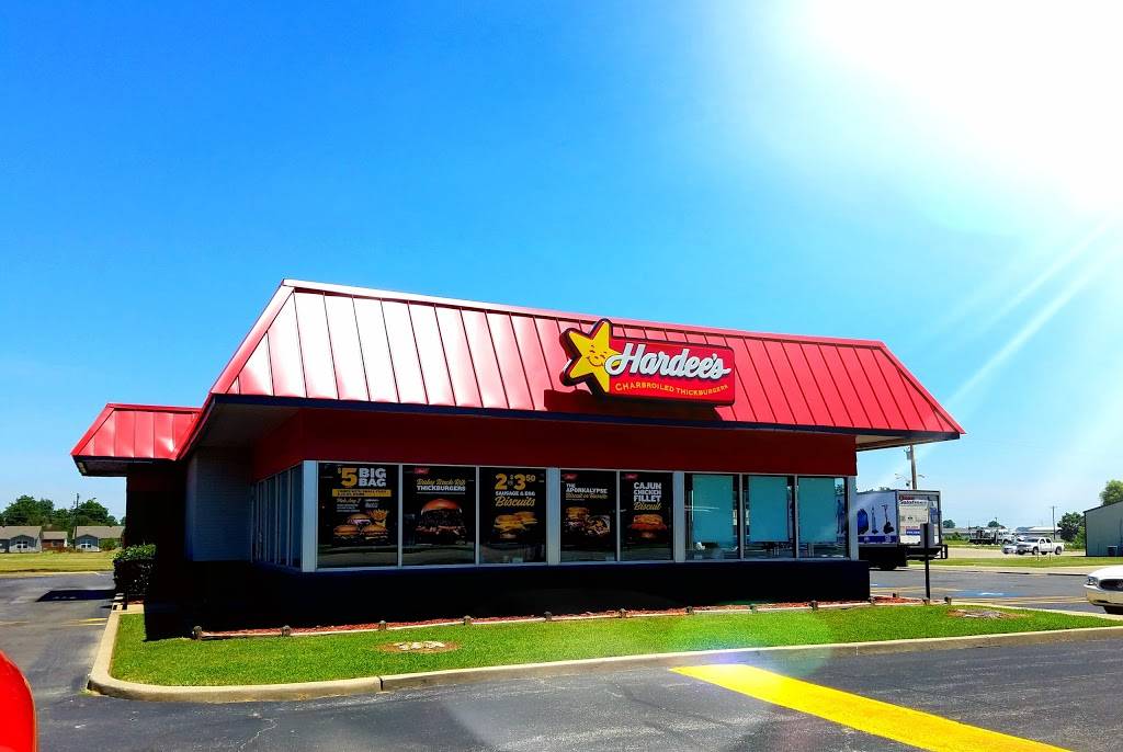 Hardees | restaurant | 950 E Main St, Piggott, AR 72454, USA | 8705982024 OR +1 870-598-2024