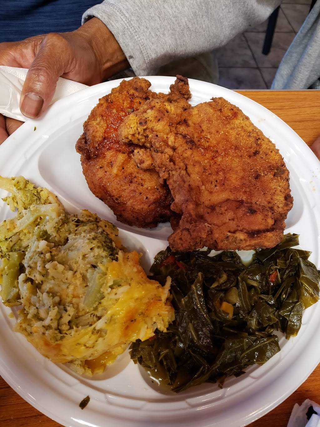 Big Tanks Soulfull Kitchen | restaurant | 2130 E Arbors Dr #125, Charlotte, NC 28262, USA | 9803550366 OR +1 980-355-0366