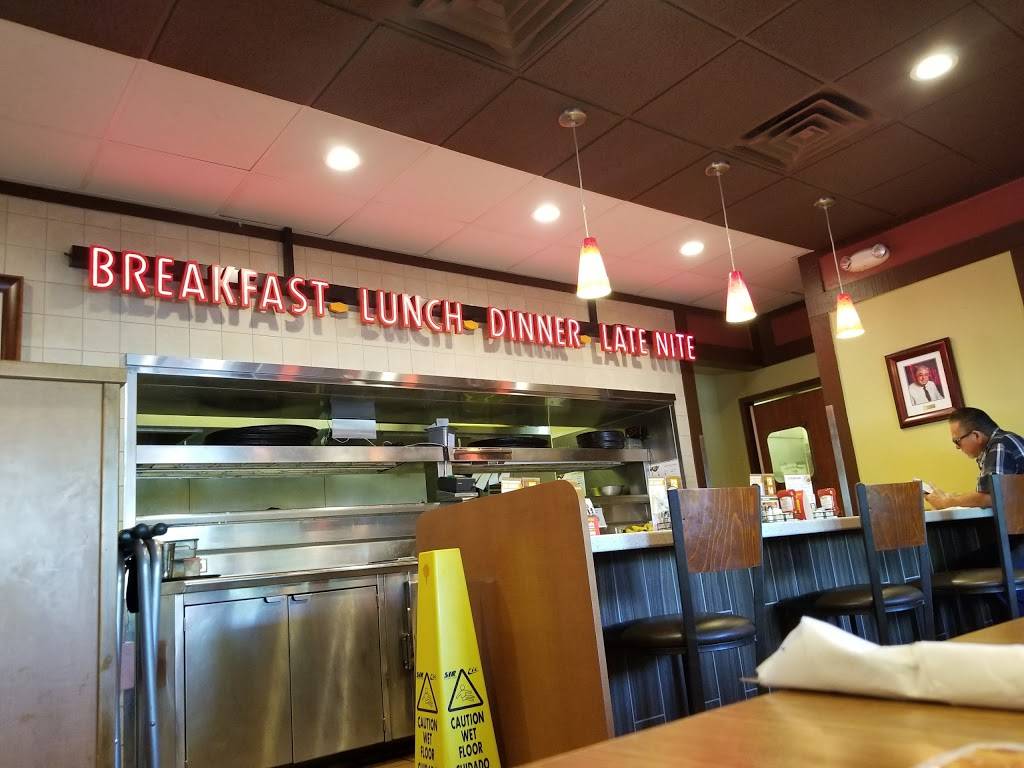 Dennys | restaurant | 1746 W Shaw Ave, Fresno, CA 93711, USA | 5594323806 OR +1 559-432-3806