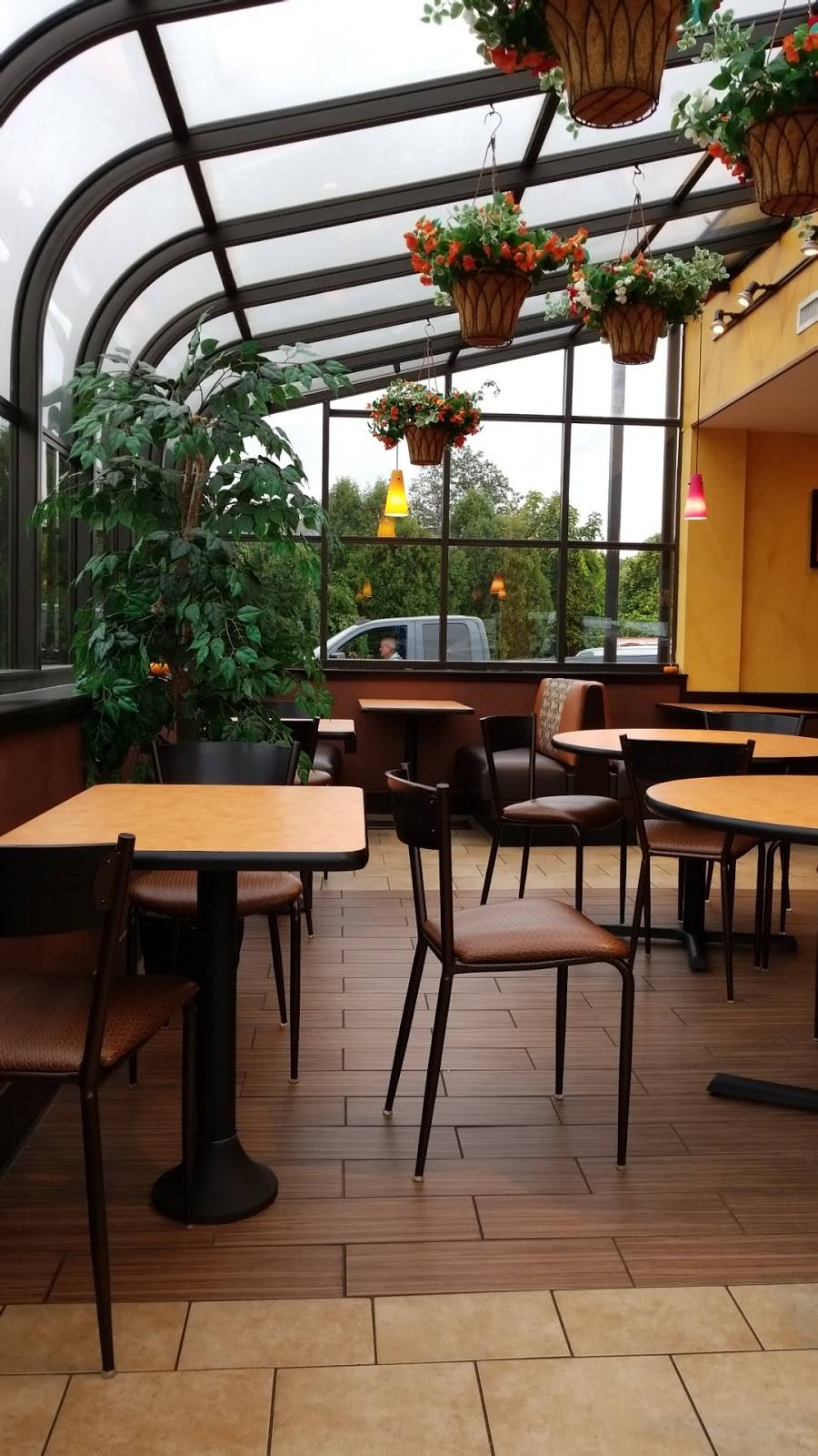 Dunkin | bakery | 1298 Blue Hills Ave, Bloomfield, CT 06002, USA | 8609045197 OR +1 860-904-5197