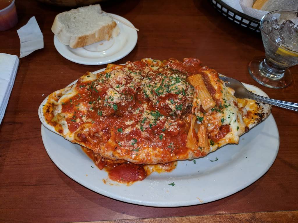 Ravanellis Restaurant | restaurant | 26 Collinsport Dr, Collinsville, IL 62234, USA | 6183439000 OR +1 618-343-9000