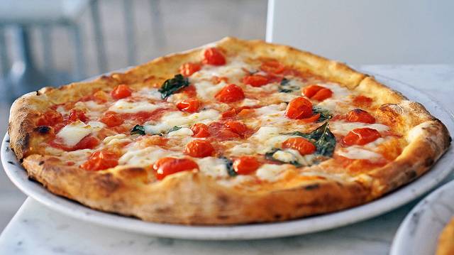 Calabrese Pizza | restaurant | 3019 Lake Shore Blvd W, Etobicoke, ON M8V 1K2, Canada | 4165030999 OR +1 416-503-0999