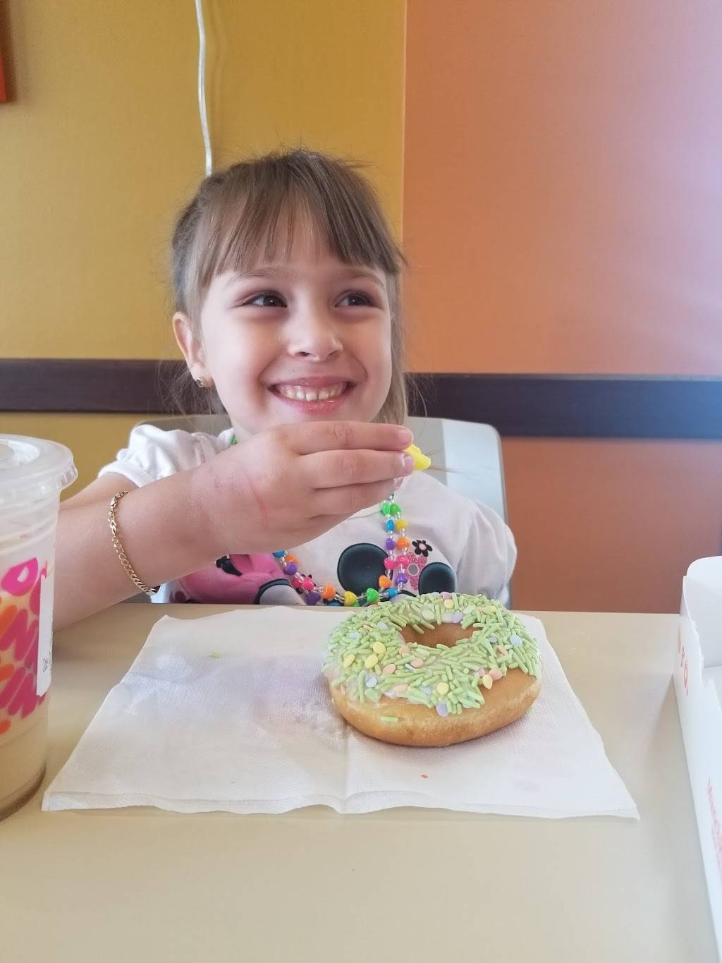 Dunkin | bakery | 13746 SW 56th St, Miami, FL 33175, USA | 3052902490 OR +1 305-290-2490