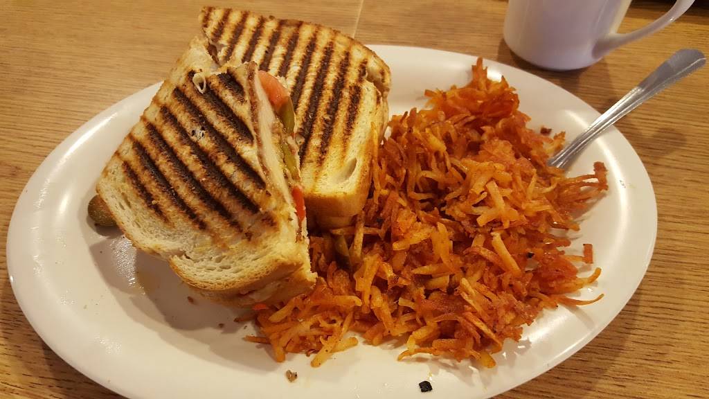 Countryside Diner | restaurant | 6105 E Avon Lima Rd, Avon, NY 14414, USA | 5852263680 OR +1 585-226-3680