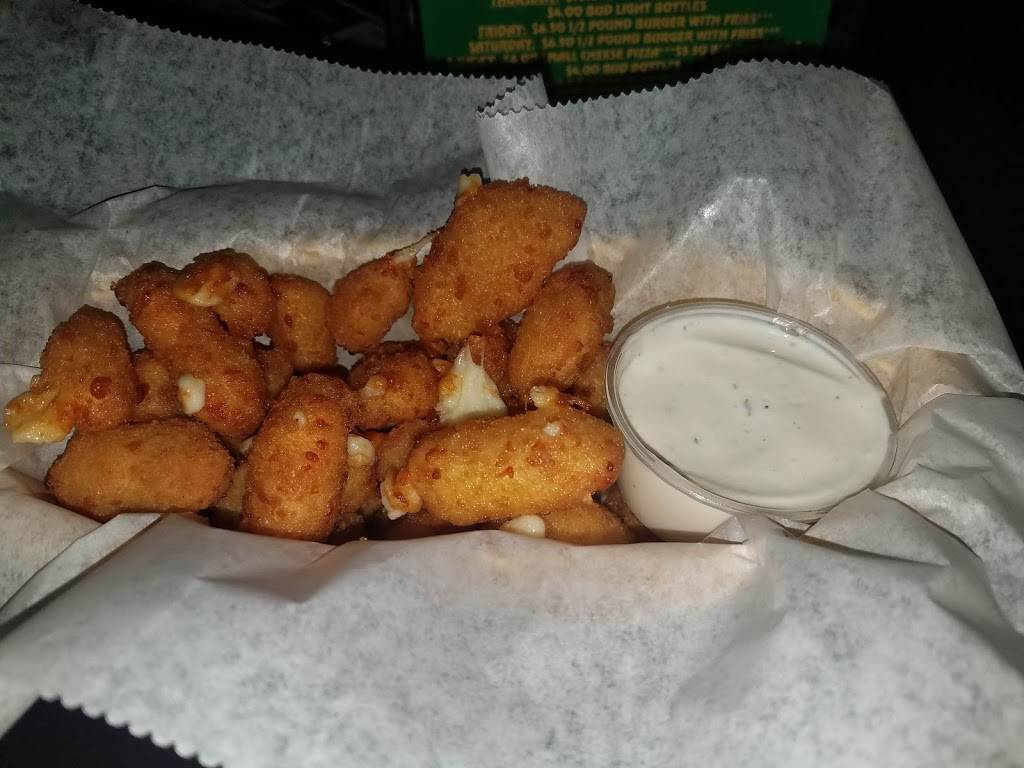 Side Street Saloon | restaurant | 1456 W George St, Chicago, IL 60657, USA | 7733271127 OR +1 773-327-1127