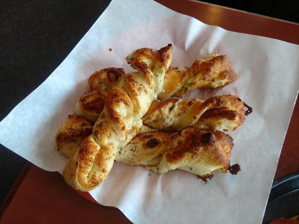 Straw Hat Pizza | restaurant | 1295 Horizon Dr A, Fairfield, CA 94533, USA | 7074218300 OR +1 707-421-8300