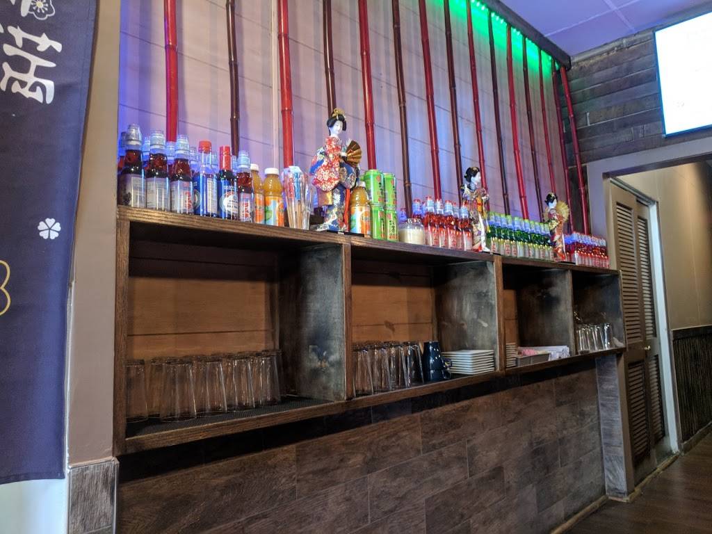 Lili Sushi | restaurant | 161 S Schmale Rd, Carol Stream, IL 60188, USA | 6305809797 OR +1 630-580-9797