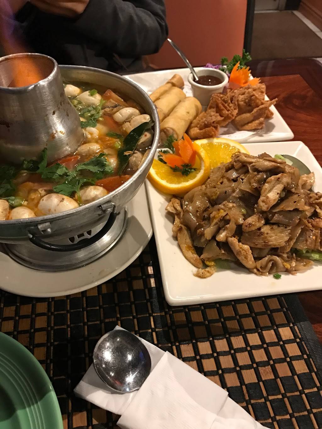 Cha Thai Restaurant | restaurant | 1520 W Chapman Ave, Orange, CA 92868, USA | 7149783905 OR +1 714-978-3905