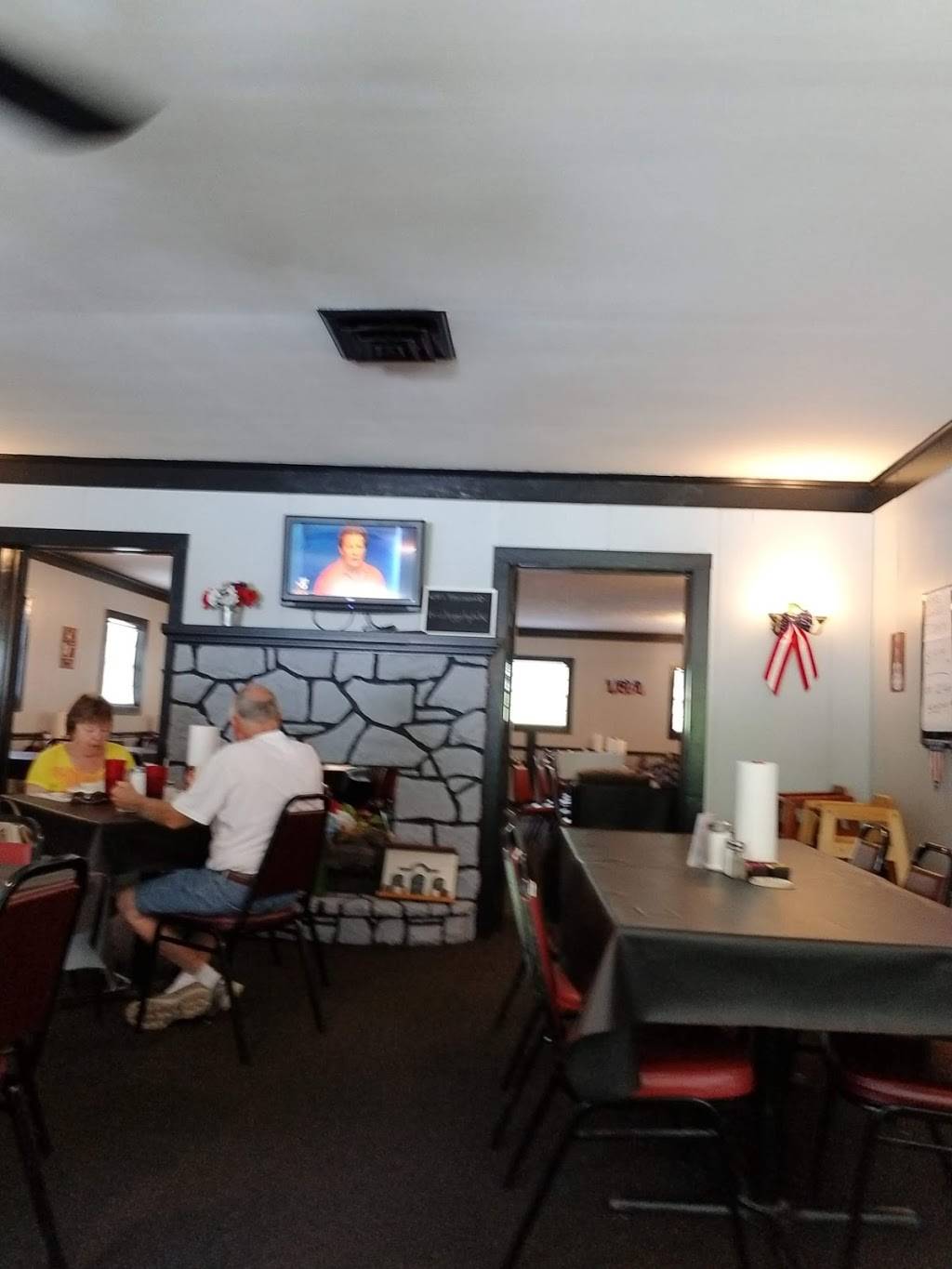 Boss Hogg’s Restaurant | restaurant | 11728 US-68 E, Benton, KY 42025, USA | 2703548116 OR +1 270-354-8116