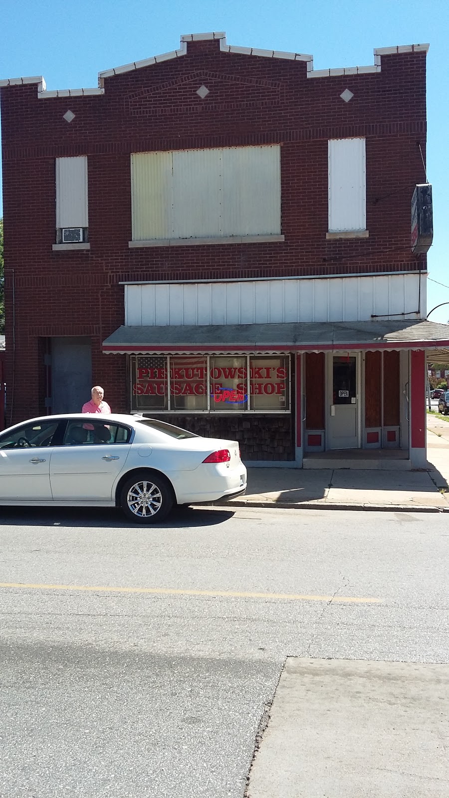 Piekutowskis Distributors | restaurant | 4100 N Florissant Ave, St. Louis, MO 63107, USA | 3145346256 OR +1 314-534-6256