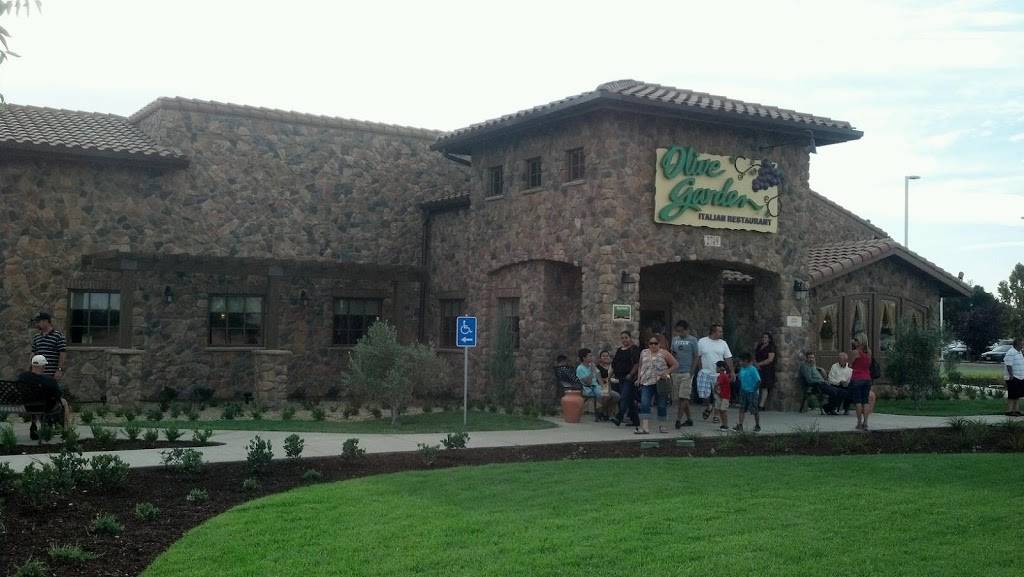Olive Garden Italian Restaurant | meal takeaway | 2749 Countryside Dr, Turlock, CA 95380, USA | 2096322694 OR +1 209-632-2694