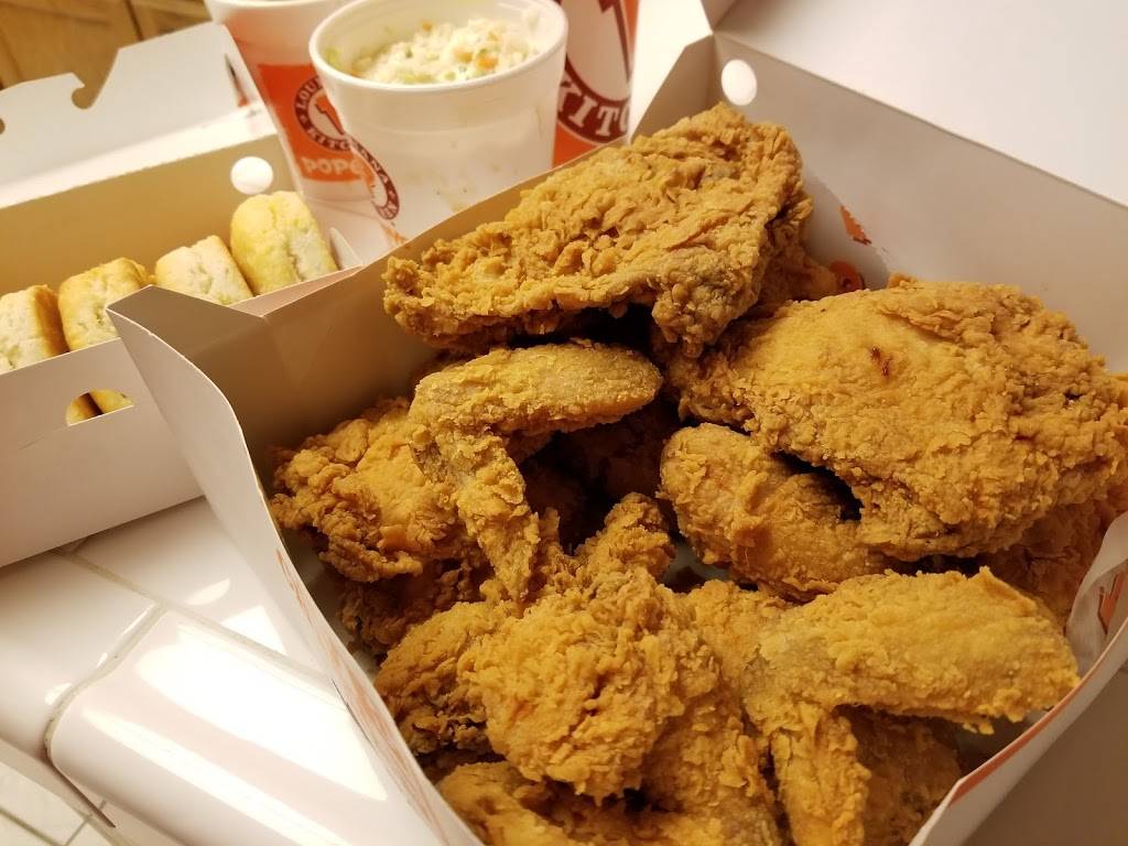 Popeyes Louisiana Kitchen | restaurant | 14777 Bear Valley Rd, Hesperia, CA 92345, USA | 7609982107 OR +1 760-998-2107