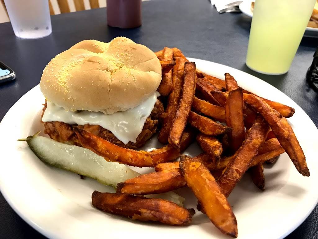 Hometown Kitchen | restaurant | 18 Furnace Rd, Quarryville, PA 17566, USA | 7178065188 OR +1 717-806-5188