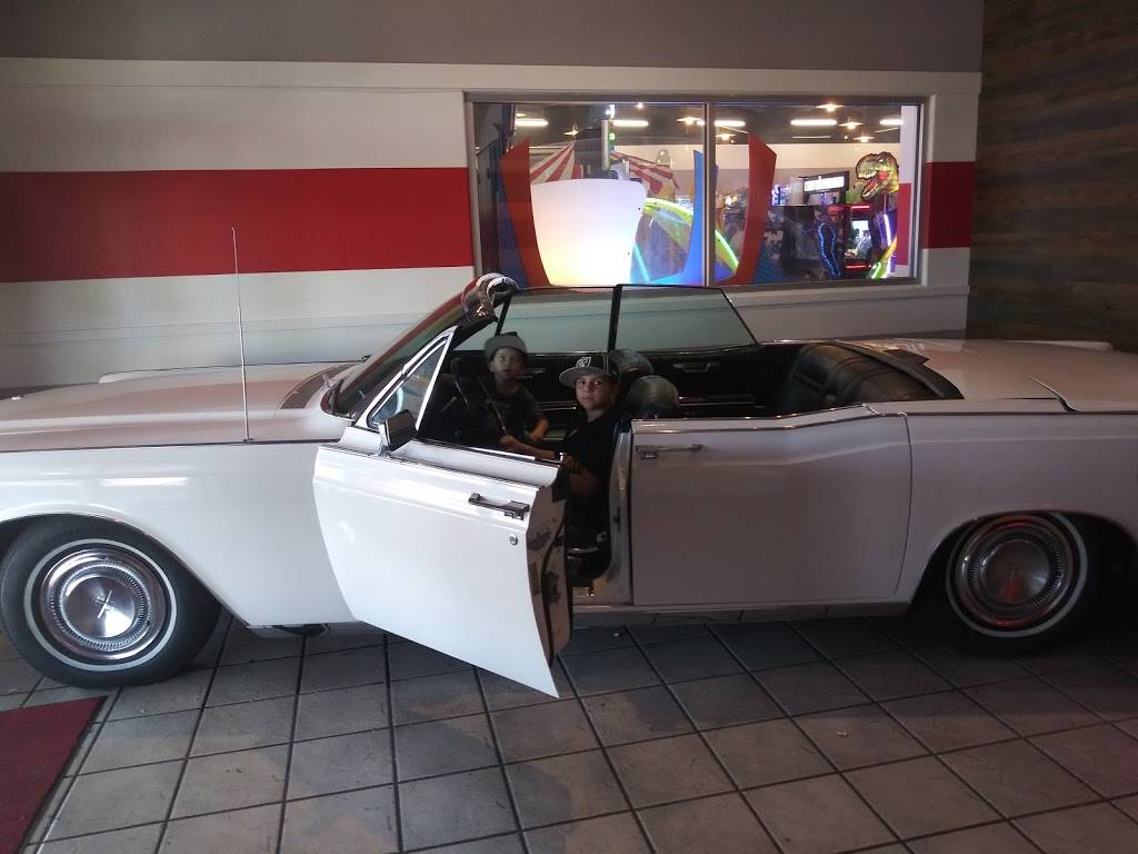 Bowlero Manteca | restaurant | 1251 E Yosemite Ave, Manteca, CA 95336, USA | 2098242889 OR +1 209-824-2889