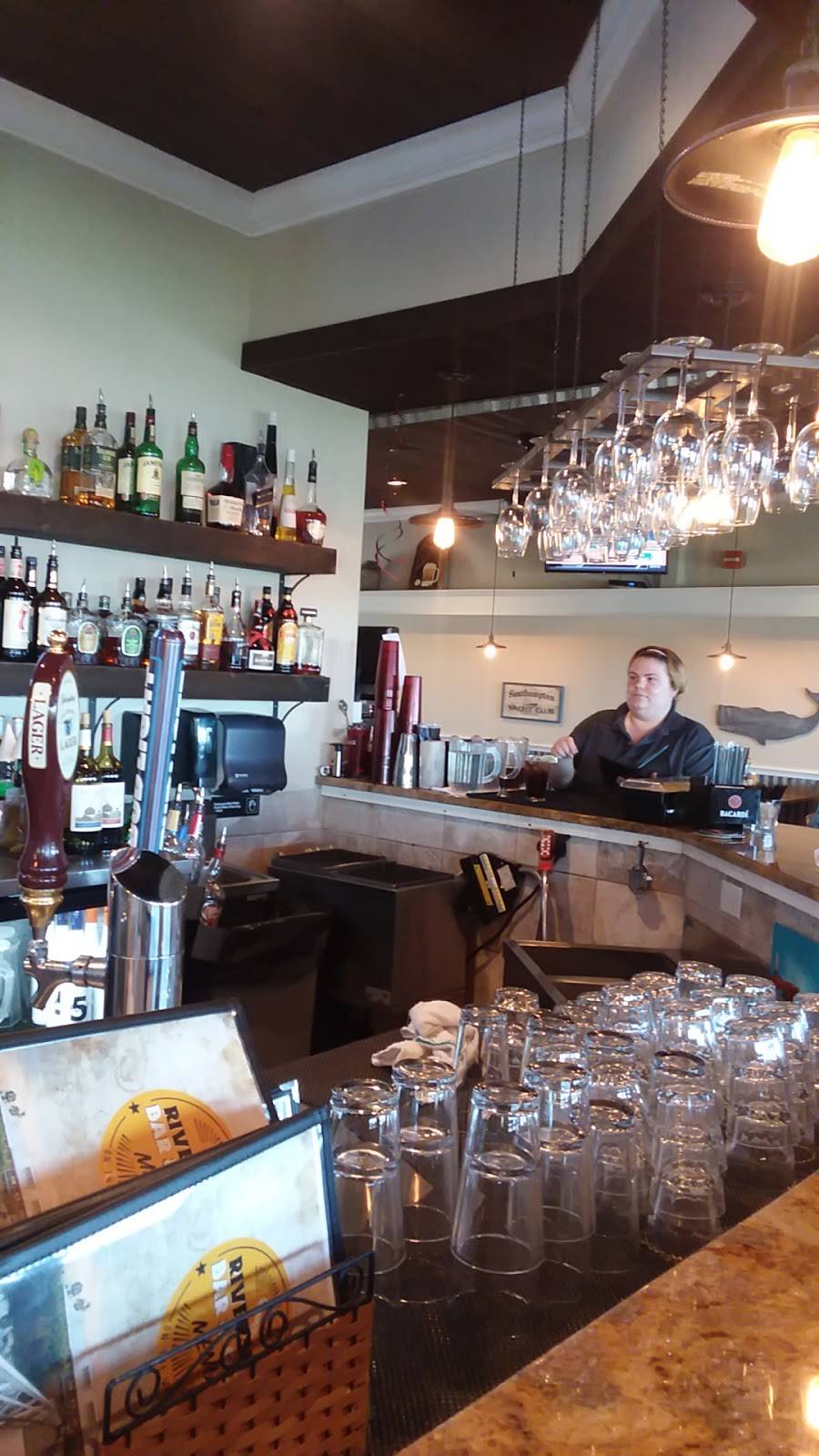 Riverside Bar & Grill | restaurant | 2035 Pier Dr, Ruskin, FL 33570, USA | 8134194904 OR +1 813-419-4904