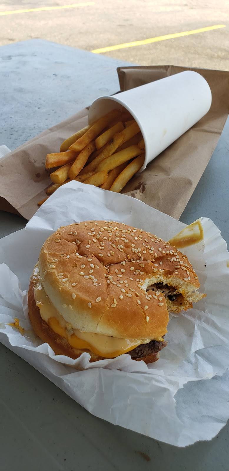 Kozys South Bay In & Out | restaurant | 3425 Shincke Rd NE, Olympia, WA 98506, USA | 3604558543 OR +1 360-455-8543