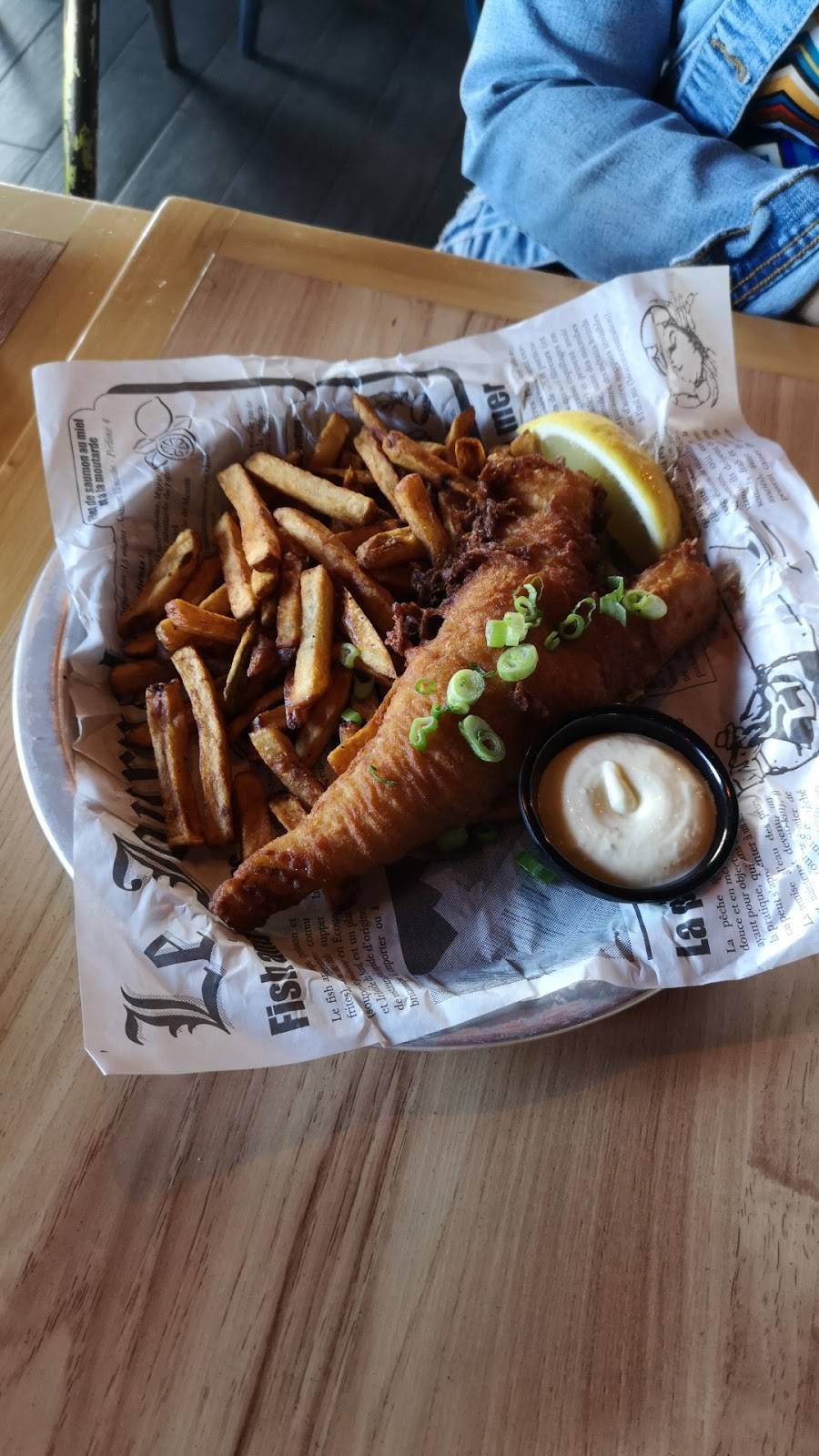 LUsine | restaurant | 2939 Boulevard des Promenades, Sainte-Marthe-sur-le-Lac, QC J7P 0B4, Canada | 4509744040 OR +1 450-974-4040