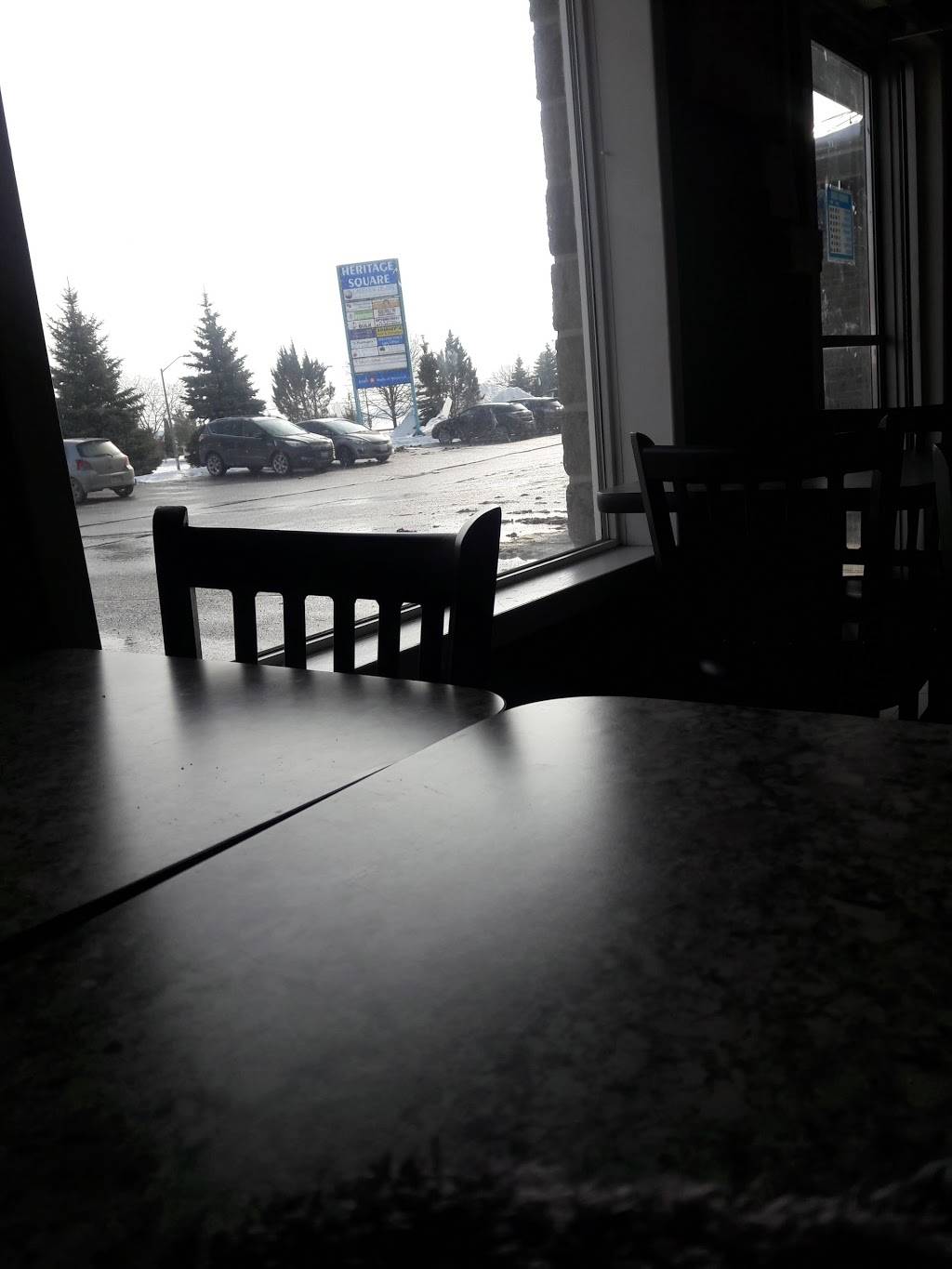 Ginos | restaurant | 6 Speers Blvd, Amherstview, ON K7N 1Z6, Canada | 6133892929 OR +1 613-389-2929