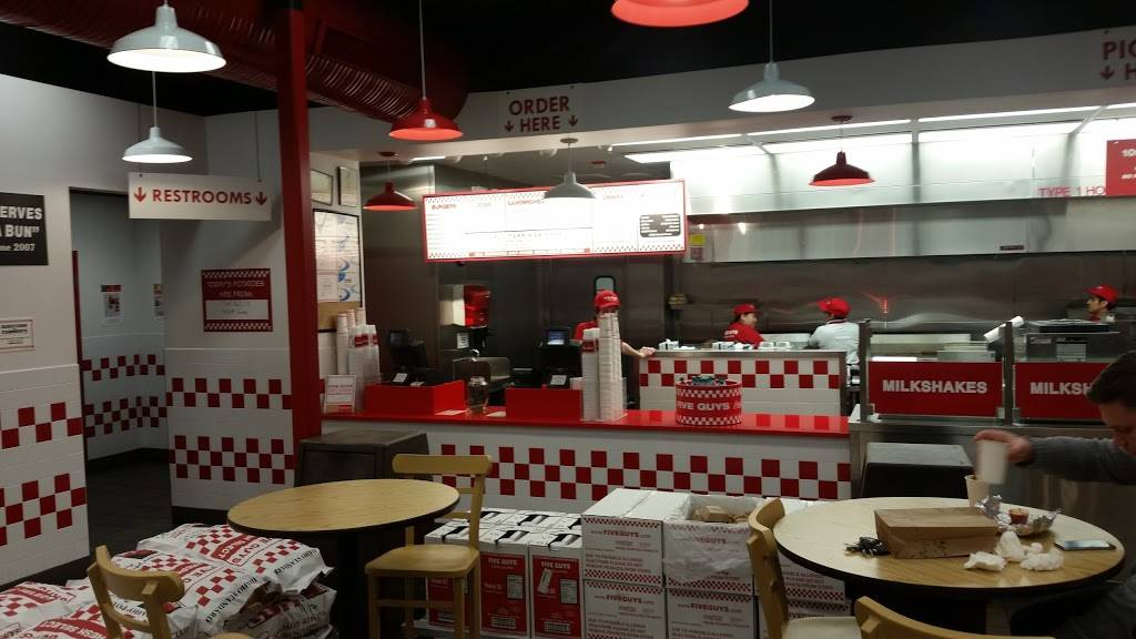 Five Guys | meal takeaway | 6441 Lee Hwy, Warrenton, VA 20187, USA | 5408782065 OR +1 540-878-2065