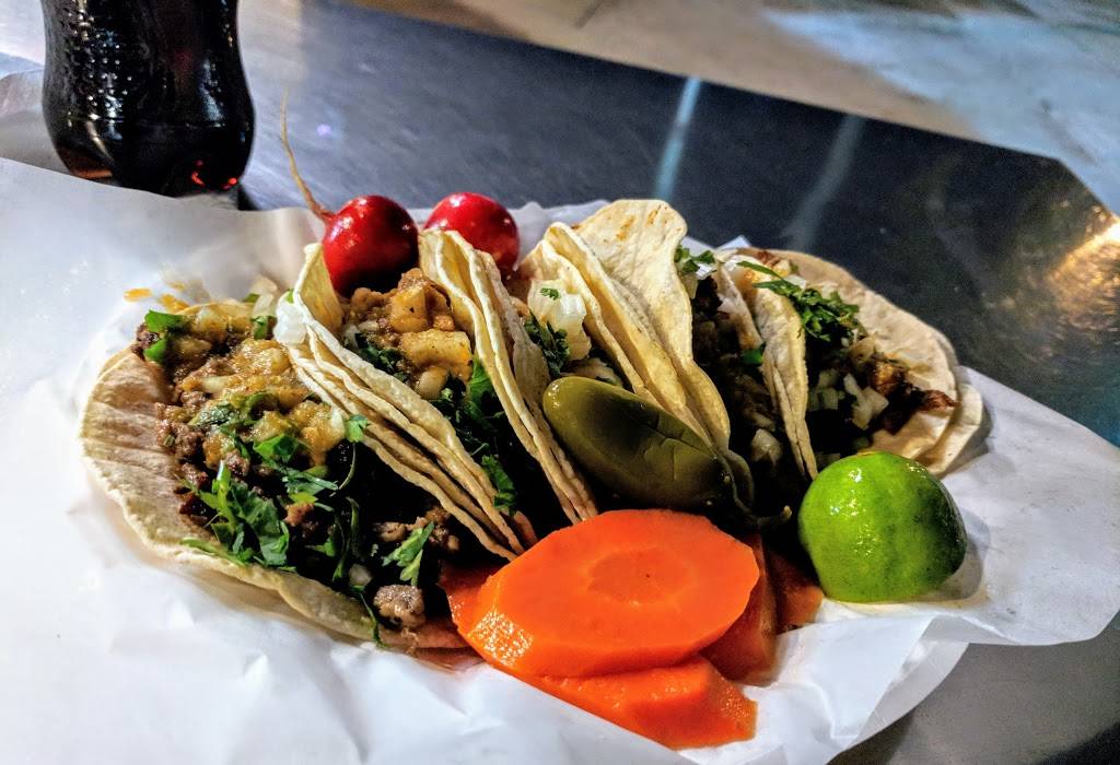 Ricos Tacos El Tio | restaurant | 4200 Imperial Hwy, Inglewood, CA 90304, USA | 3106718133 OR +1 310-671-8133