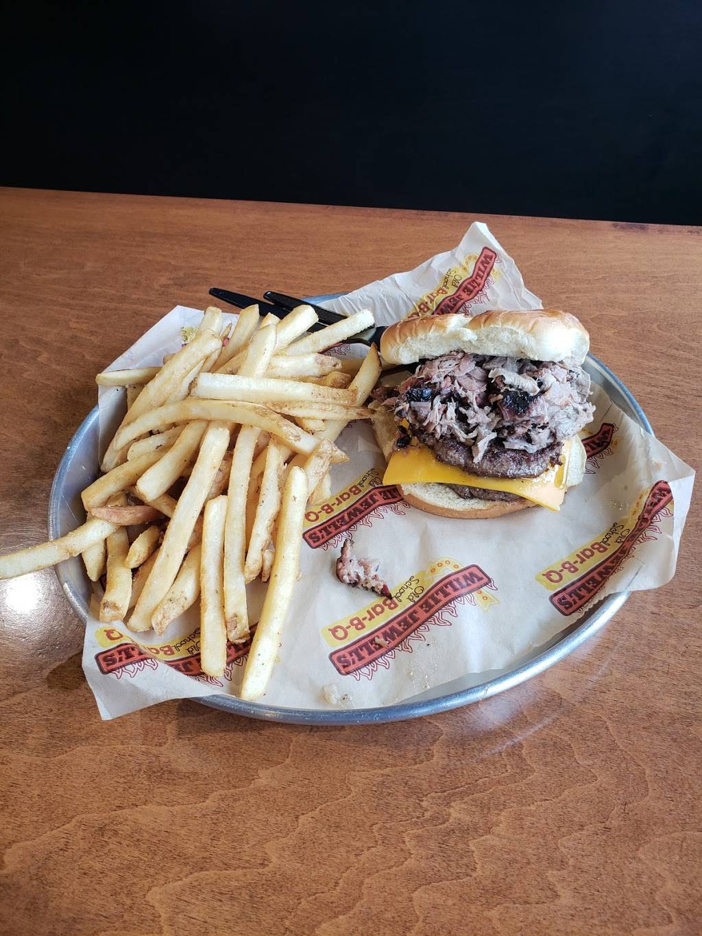 Willie Jewells Old School Bar-B-Q | restaurant | 569 Amherst St, Nashua, NH 03063, USA | 6038094546 OR +1 603-809-4546