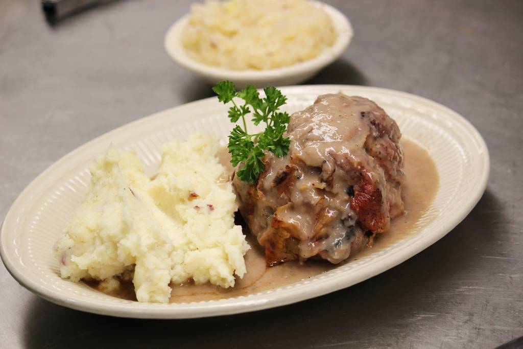 Roepkes Village Inn | restaurant | W2686 St Charles Rd, Chilton, WI 53014, USA | 9208494000 OR +1 920-849-4000