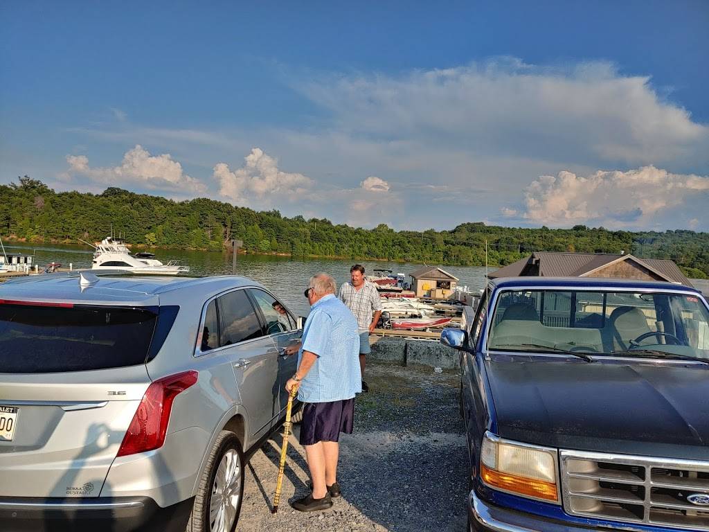 Lakehouse Grill | restaurant | 721 US-411, Vonore, TN 37885, USA | 4238842829 OR +1 423-884-2829