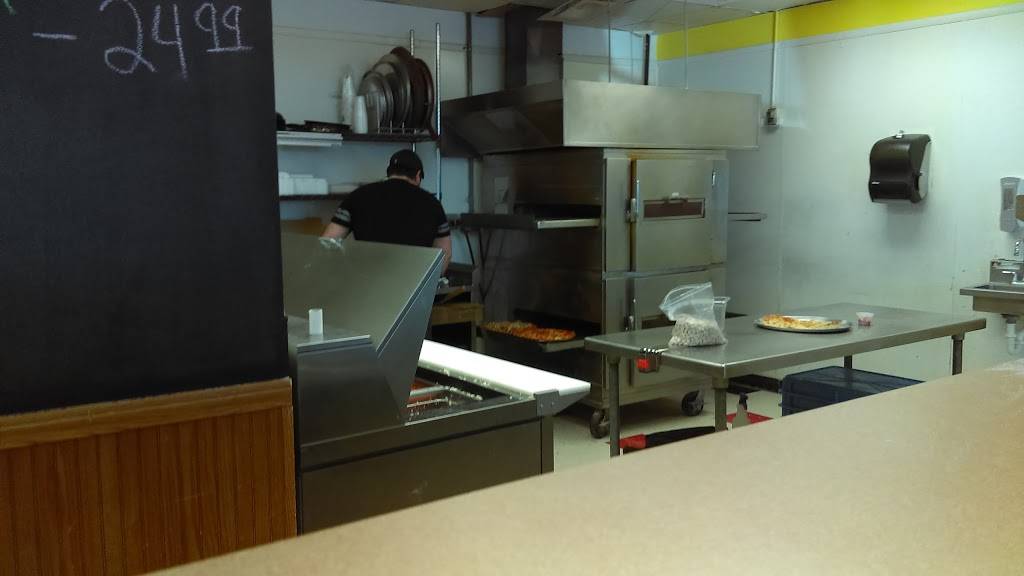 Poppa Chips Pizza | restaurant | 125 E Lansing Rd, Potterville, MI 48876, USA | 5176452222 OR +1 517-645-2222