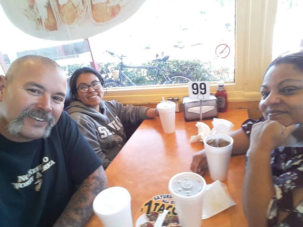 Papa Murphys Take N Bake Pizza | meal takeaway | 2772 Whitson St, Selma, CA 93662, USA | 5598919201 OR +1 559-891-9201