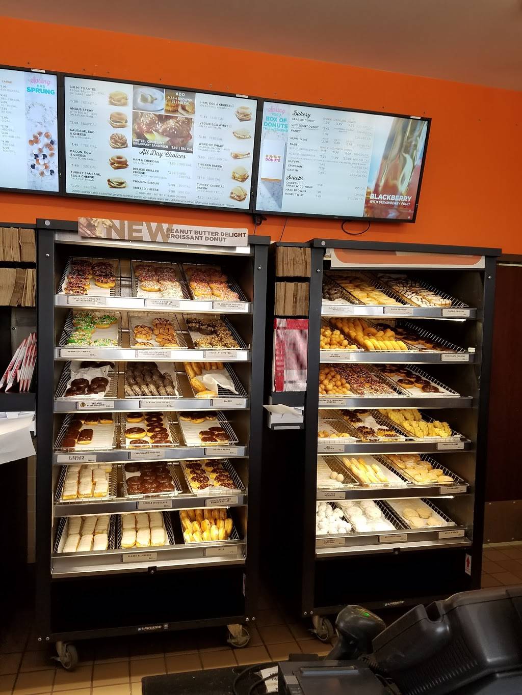 Dunkin | cafe | 892 S E Main St, East Dundee, IL 60118, USA | 8474287163 OR +1 847-428-7163