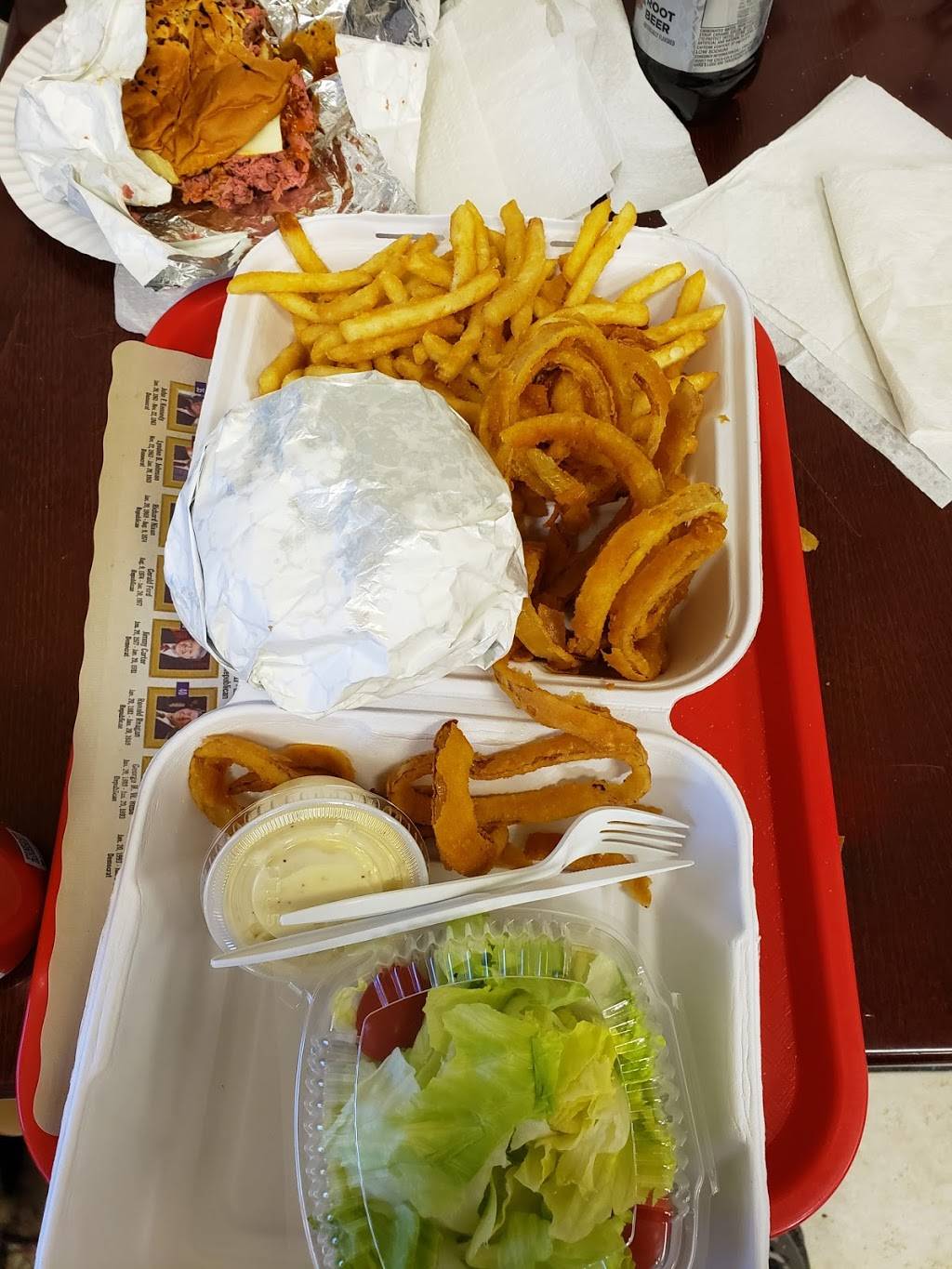 Village Roast Beef & Seafood | restaurant | 10 Bessom St, Marblehead, MA 01945, USA | 7816394433 OR +1 781-639-4433