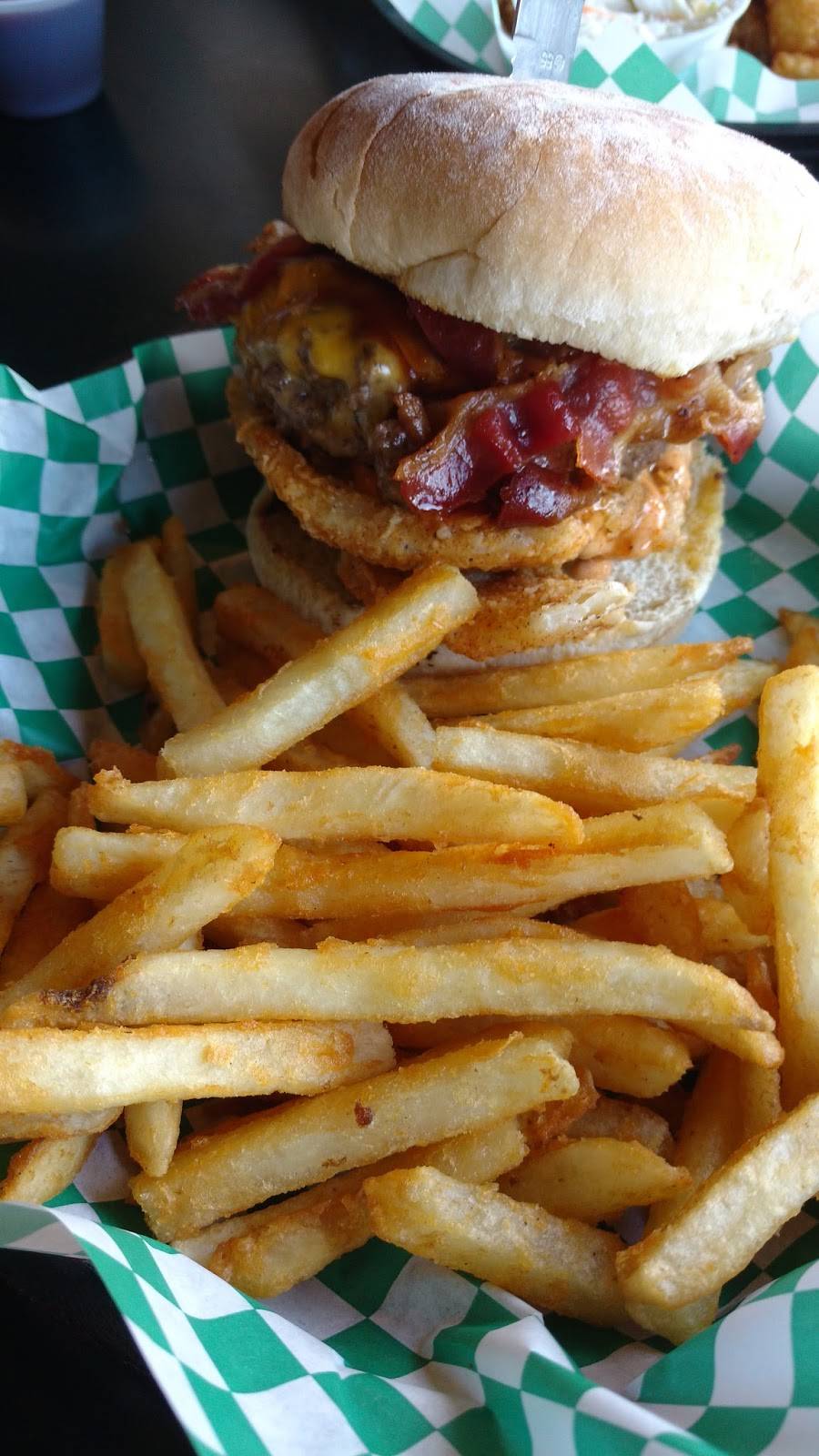 Frogger Grill and Bar | restaurant | 4931 Lake Park Ct, Mt Dora, FL 32757, USA | 3523853555 OR +1 352-385-3555