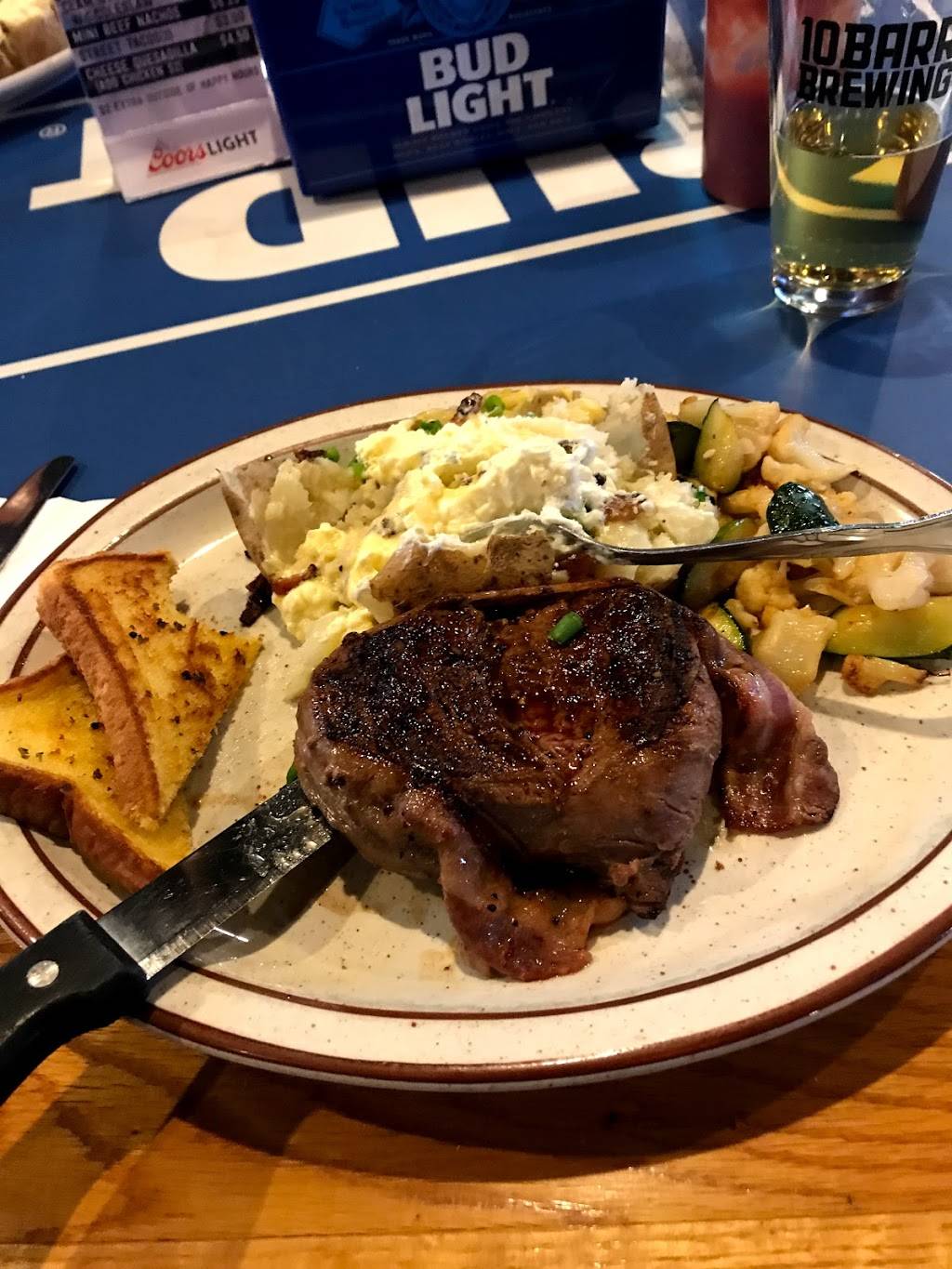 Bills Steak House & Lounge | restaurant | 10227 NE Sandy Blvd, Portland, OR 97220, USA | 5032530614 OR +1 503-253-0614