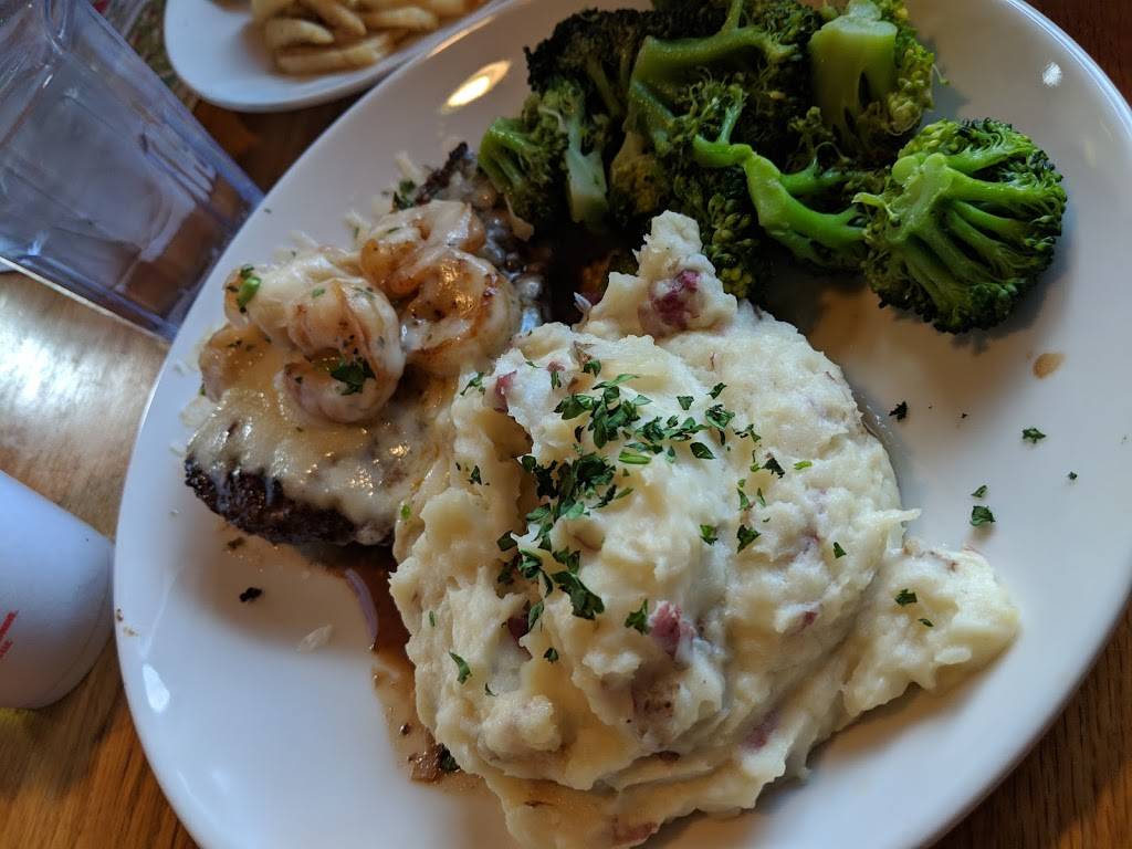 Applebees Grill + Bar | restaurant | 2200 N, OH-53, Fremont, OH 43420, USA | 4193550549 OR +1 419-355-0549