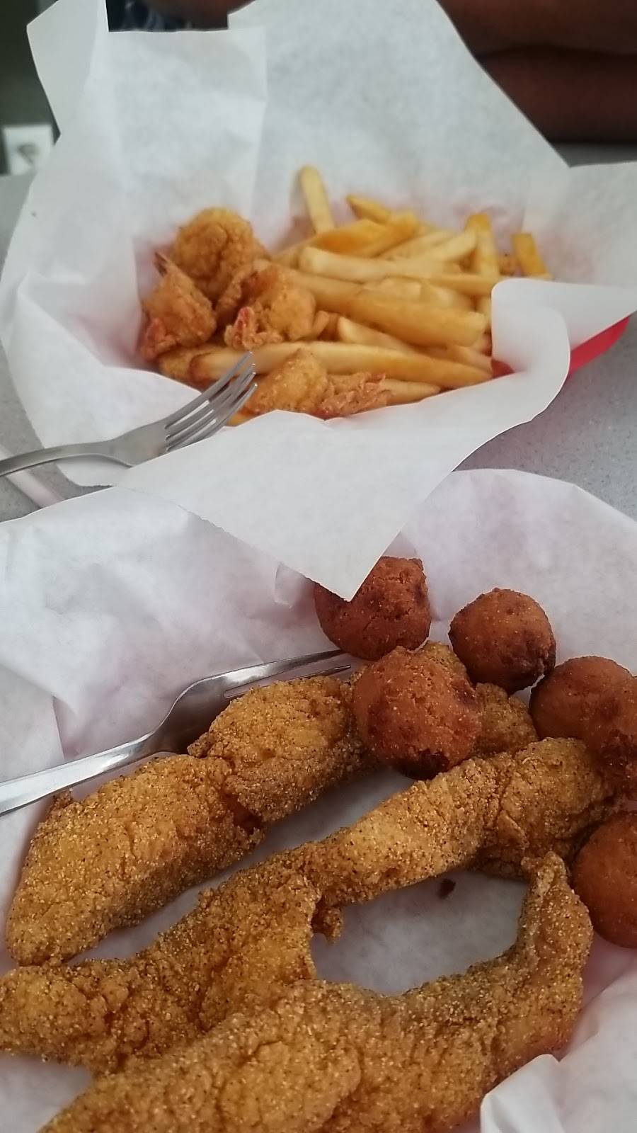 AJs Fish Market | restaurant | 16776 Lakeshore Dr, Lake Elsinore, CA 92530, USA | 9516745259 OR +1 951-674-5259