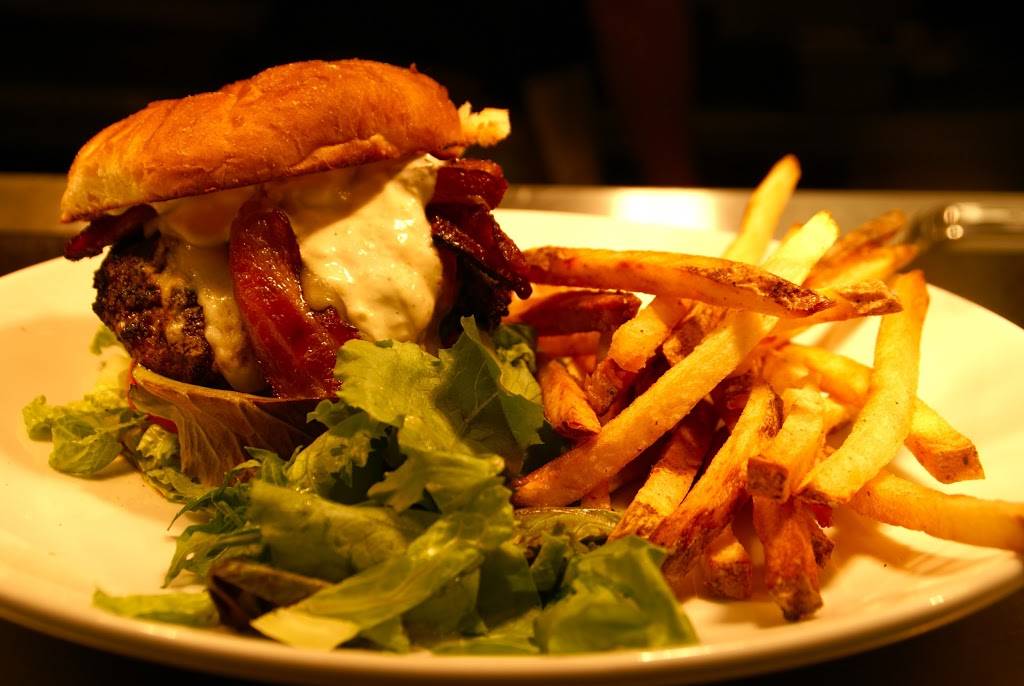 Freddy Valentines Public House | restaurant | 134 W Jefferson St, Spring Green, WI 53588, USA | 6085880220 OR +1 608-588-0220